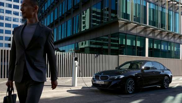  BMW Charging. 